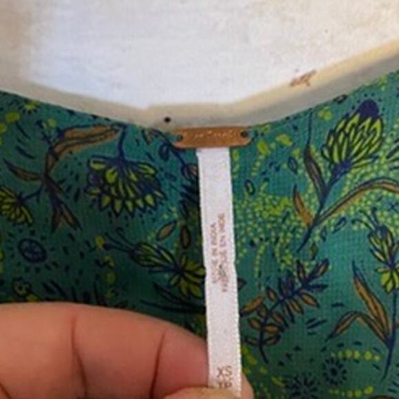 NWT Free People Uptown Bell Sleeve Flowing Peplum Style Blouse in Green - Picture 8 of 12